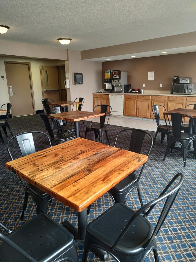 Rodeway Inn Fargo Exterior photo