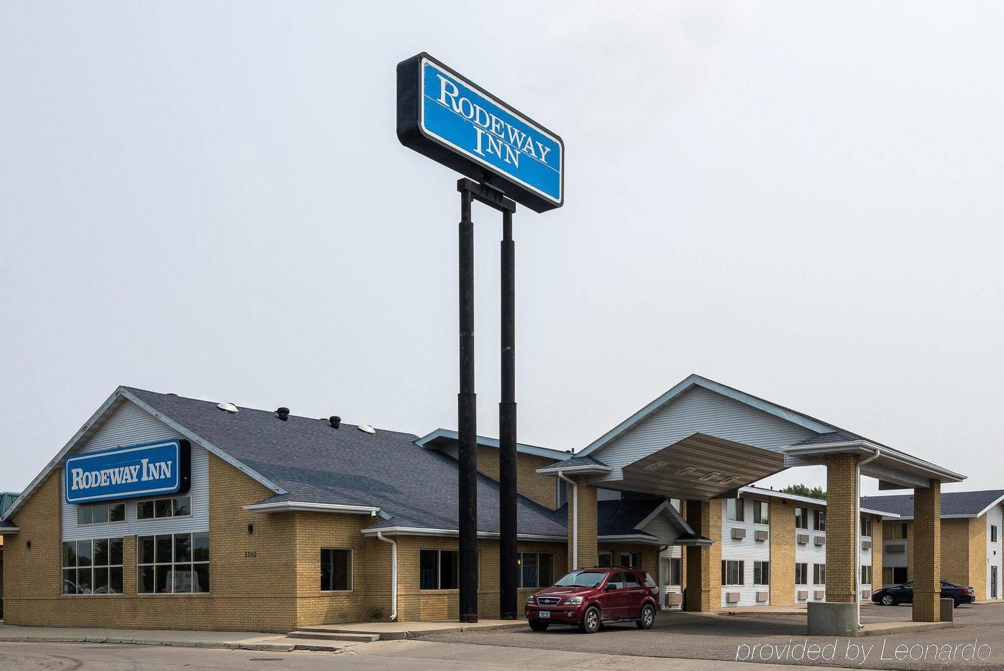 Rodeway Inn Fargo Exterior photo