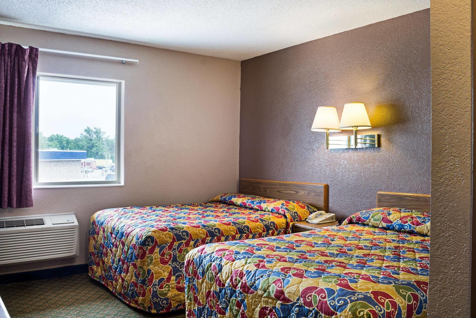 Rodeway Inn Fargo Exterior photo