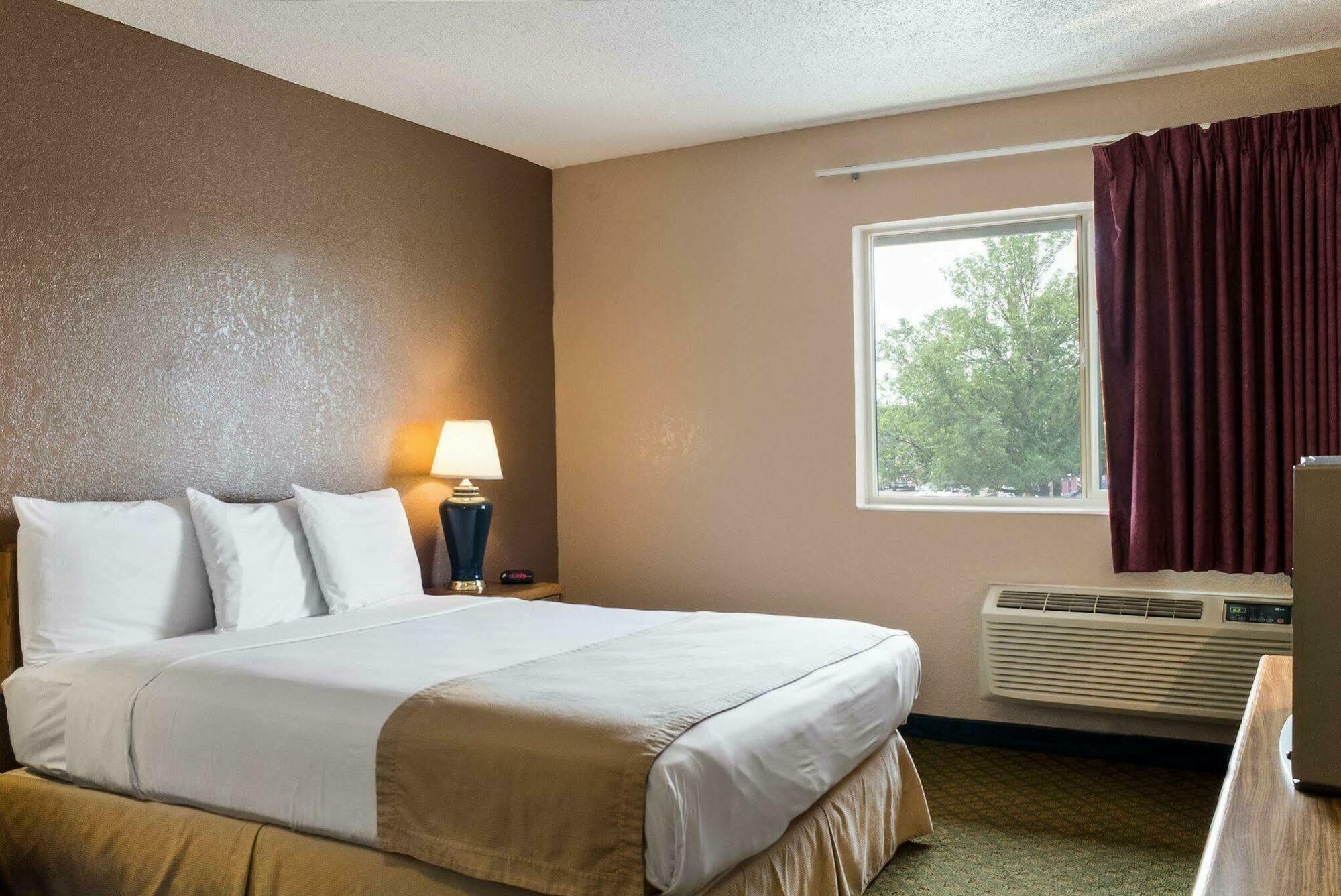 Rodeway Inn Fargo Exterior photo