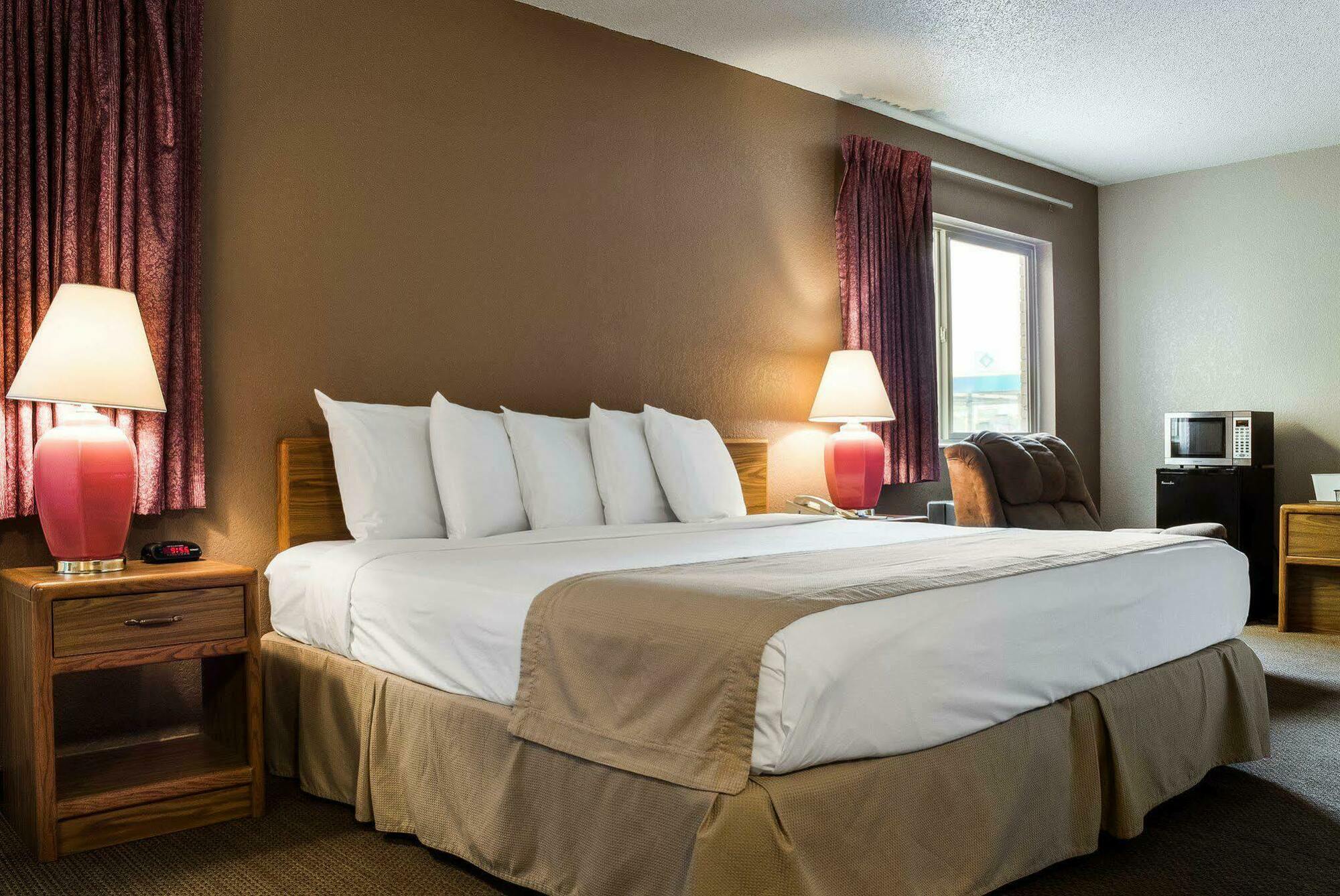 Rodeway Inn Fargo Exterior photo